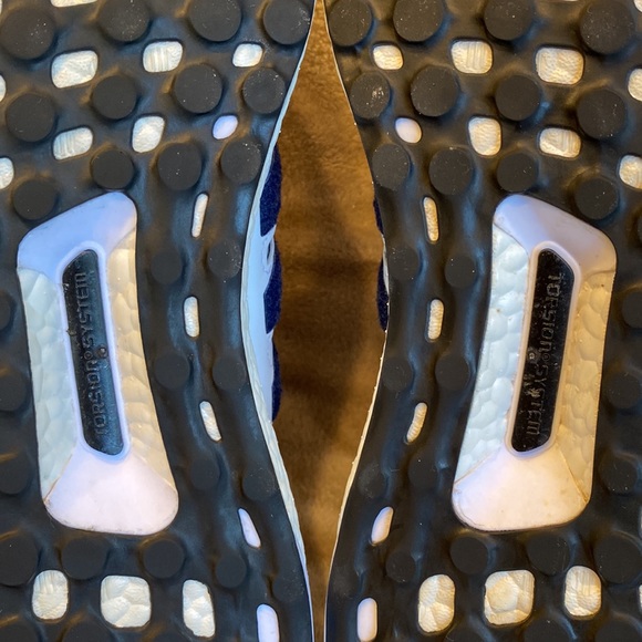 Adidas Men's White Ultra Boost 4.0 DNA Running Shoes with Blue Stripes Size 12 - Picture 13 of 13